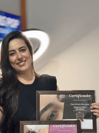 Aluna com certificado