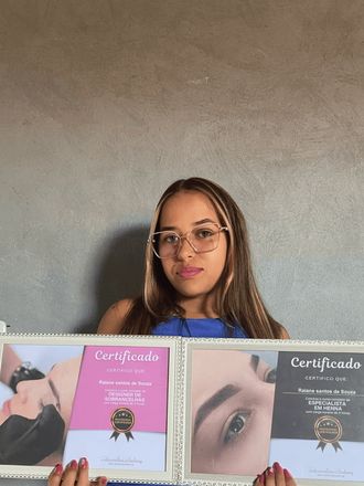 Aluna com certificado