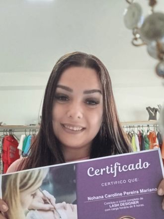 Aluna com certificado