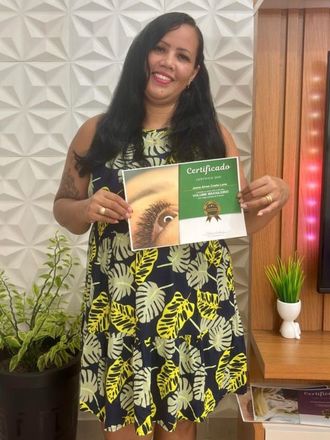Aluna com certificado