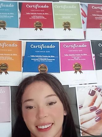 Aluna com certificado