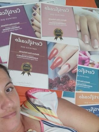 Aluna com certificado
