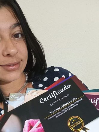 Aluna com certificado