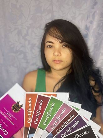 Aluna com certificado