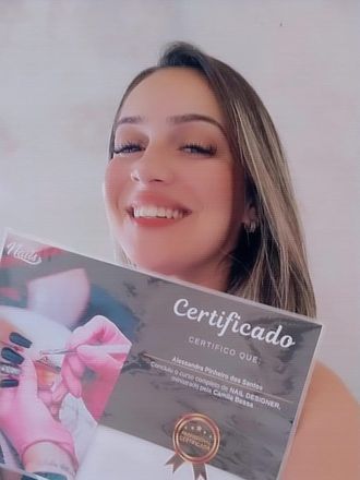 Aluna com certificado